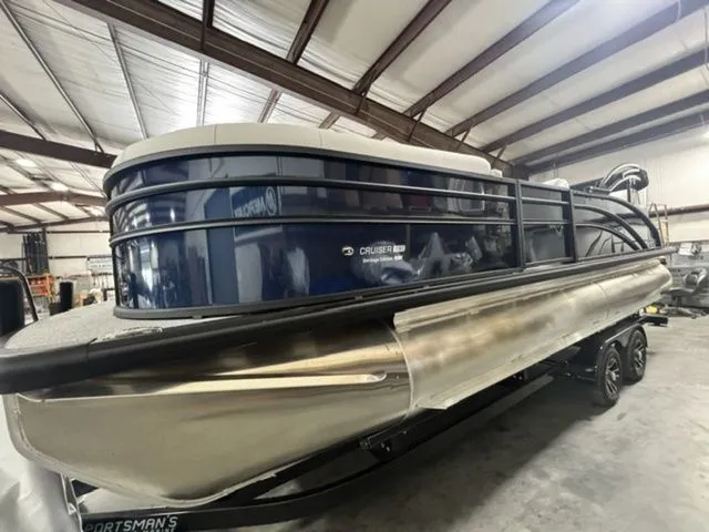 Slide: The Image of Harris Cruiser 230 SLDH 2026 - 3