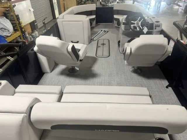Slide: The Image of Harris Cruiser 230 SLDH 2026 - 6