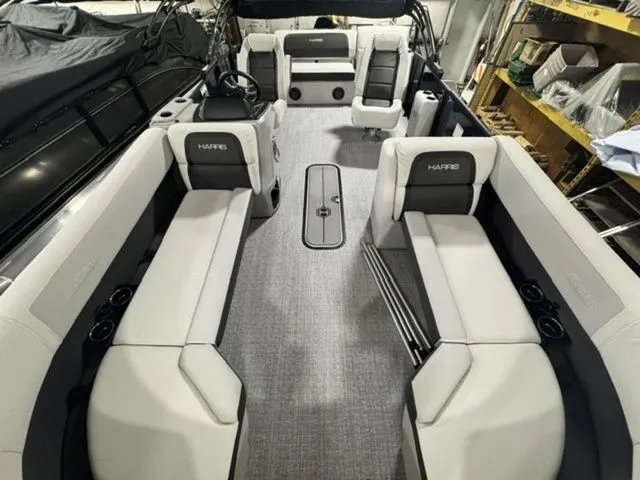 Slide: The Image of Harris Cruiser 230 SLDH 2026 - 8