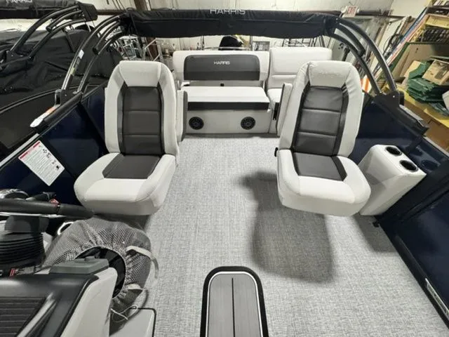 Slide: The Image of Harris Cruiser 230 SLDH 2026 - 9