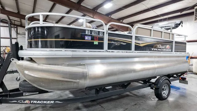 The Image of Sun Tracker Bass Buggy 18 DLX 2022 - 1