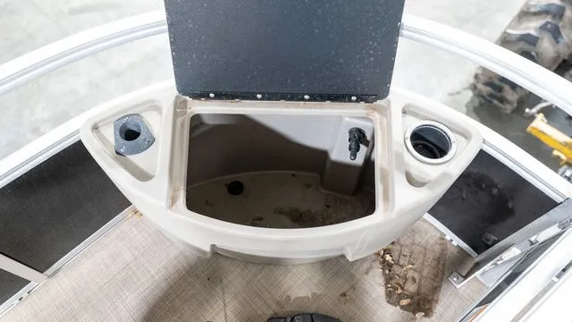 Slide: The Image of Sun Tracker Bass Buggy 18 DLX 2022 - 13