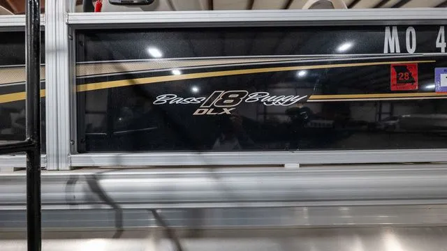 Slide: The Image of Sun Tracker Bass Buggy 18 DLX 2022 - 15