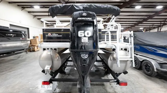 Slide: The Image of Sun Tracker Bass Buggy 18 DLX 2022 - 4