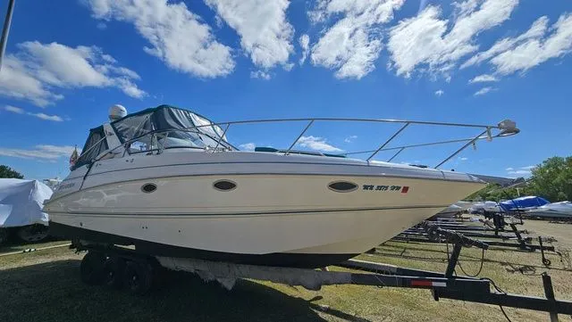 Slide: The Image of Larson Cabrio 330 2000 - 2