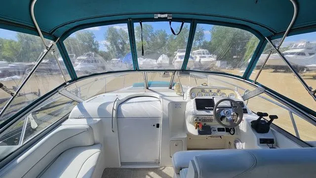 Slide: The Image of Larson Cabrio 330 2000 - 13