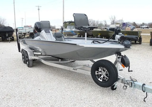 Slide: The Image of Xpress Hyper-Lift Crappie H20C 2026 - 7