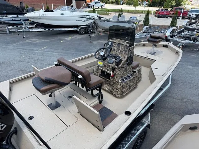 Slide: The Image of Excel Bay Pro 203 Elite with 140 HP Suzuki 2026 - 6