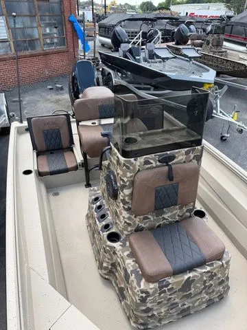 Slide: The Image of Excel Bay Pro 203 Elite with 140 HP Suzuki 2026 - 8