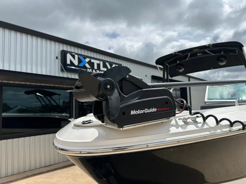Slide: The Image of Chaparral 210 H20 FISH & SKI 2014 with MotorGuide Wireless. - 10