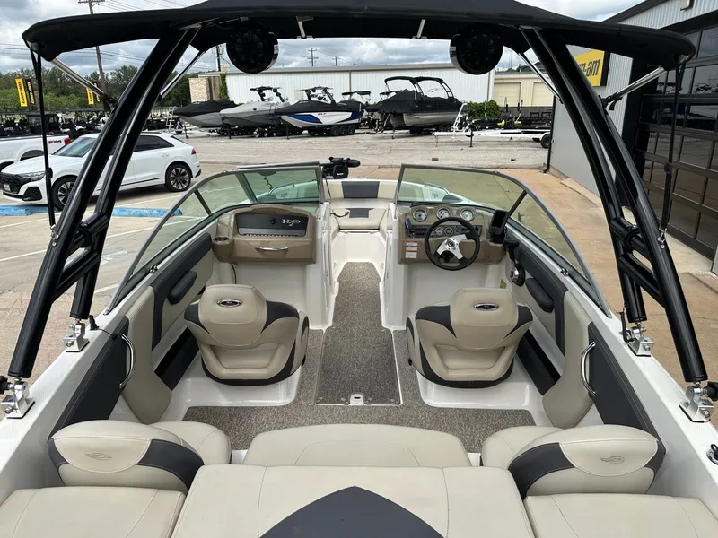 Slide: The Image of Interior view of a 2014 Chaparral 210 H20 FISH & SKI boat. - 15