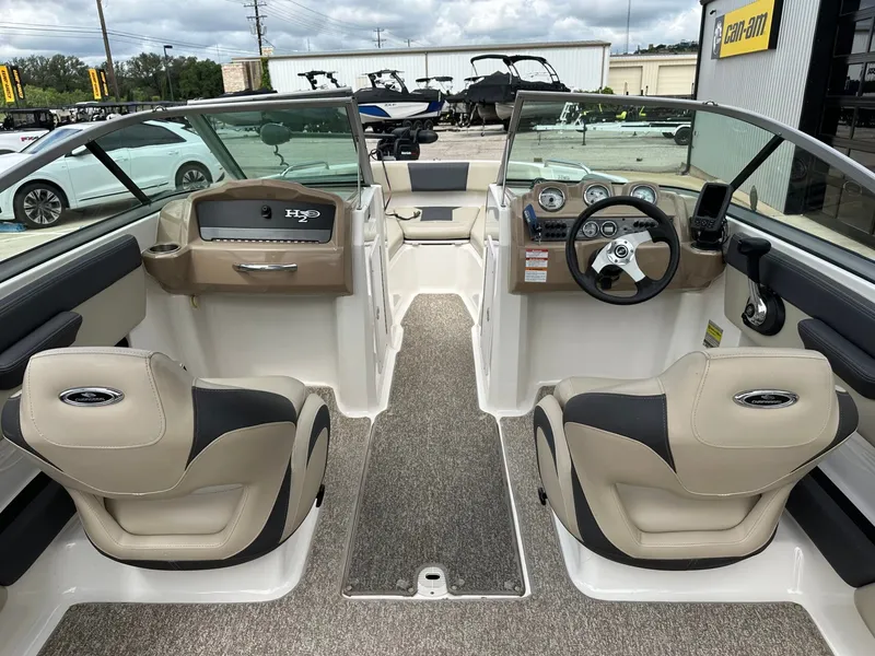 Slide: The Image of Interior of a 2014 Chaparral 210 H20 FISH & SKI boat. - 16