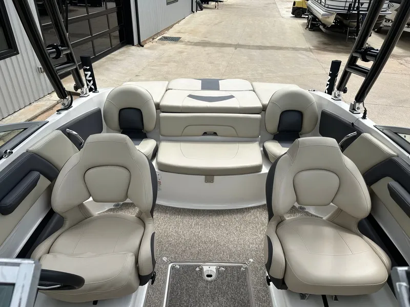 Slide: The Image of Interior of a 2014 Chaparral 210 H20 FISH & SKI boat. - 18