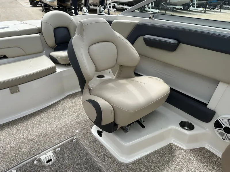 Slide: The Image of Interior of a 2014 Chaparral 210 H20 FISH & SKI boat. - 19