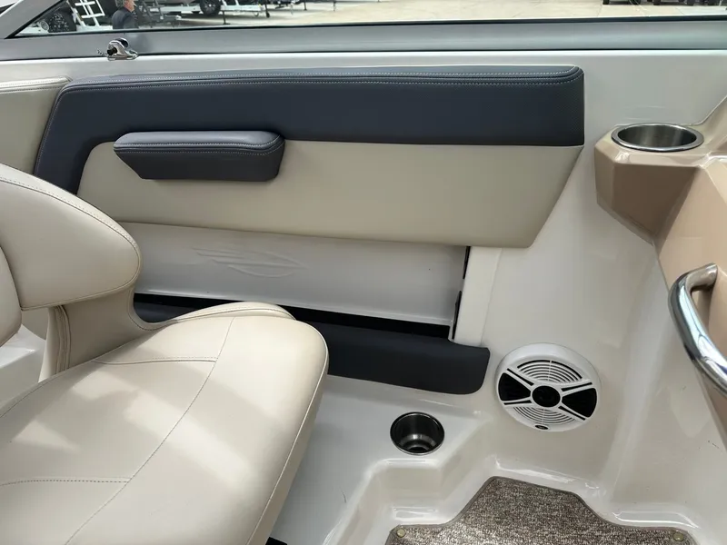 Slide: The Image of Interior of a 2014 Chaparral 210 H20 FISH & SKI boat. - 20