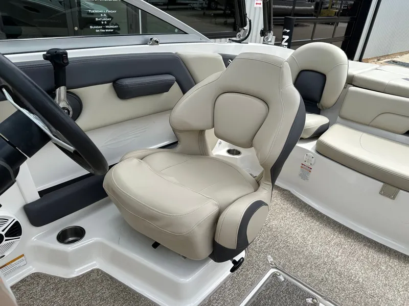 Slide: The Image of Interior of 2014 Chaparral 210 H20 FISH & SKI with beige seat. - 21