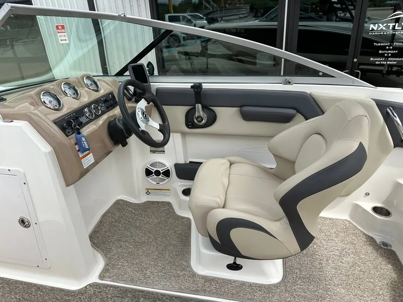 Slide: The Image of Interior of a 2014 Chaparral 210 H20 FISH & SKI boat. - 22