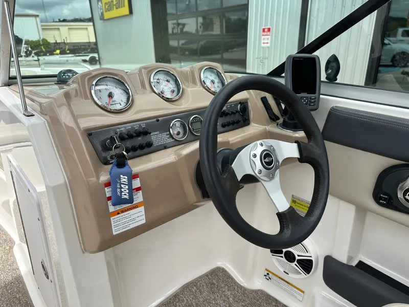 Slide: The Image of Dashboard of a 2014 Chaparral 210 H20 FISH & SKI boat. - 24