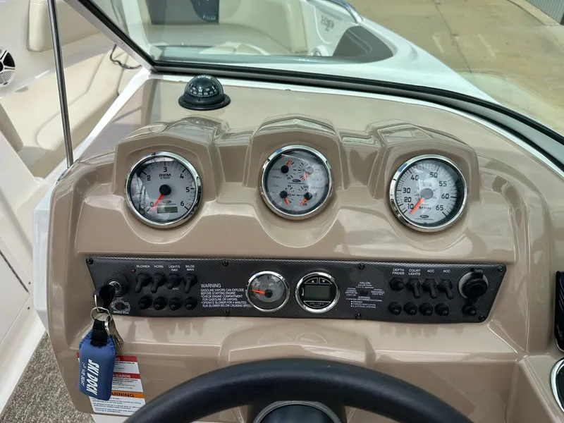 Slide: The Image of Dashboard of a 2014 Chaparral 210 H20 FISH & SKI boat. - 25