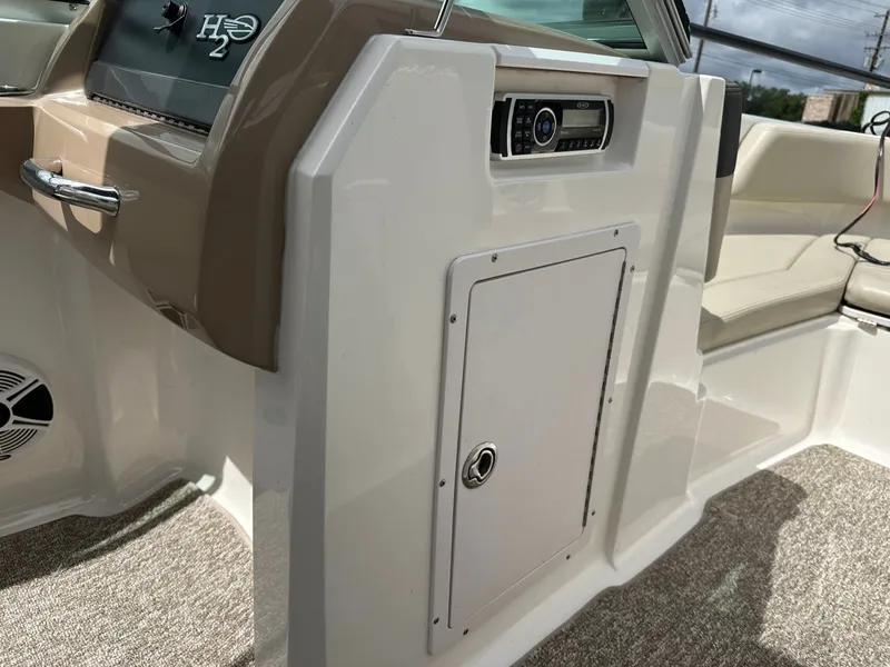 Slide: The Image of Interior of a 2014 Chaparral 210 H20 FISH & SKI boat. - 29