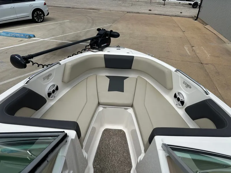 Slide: The Image of Interior view of a 2014 Chaparral 210 H20 FISH & SKI boat. - 33