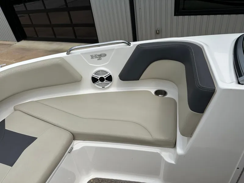 Slide: The Image of Interior of 2014 Chaparral 210 H20 FISH & SKI boat. - 35