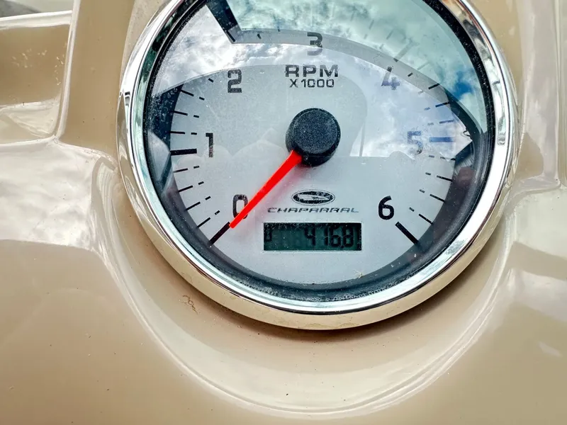 Slide: The Image of Tachometer of Chaparral 210 H20 FISH & SKI 2014. - 38