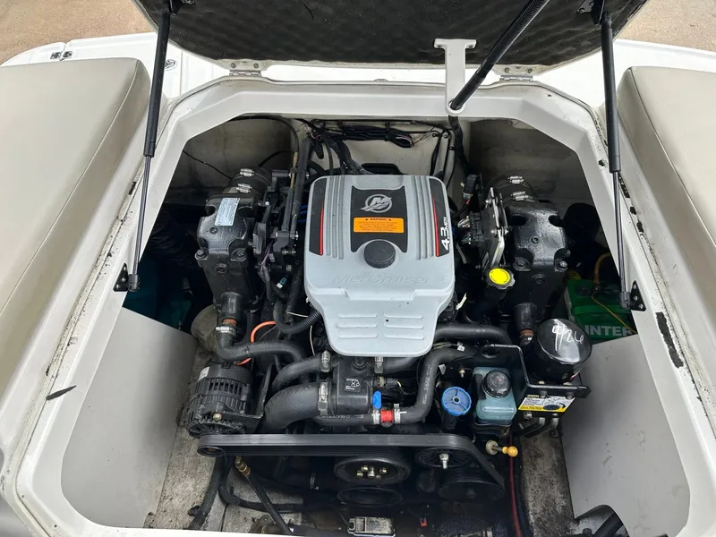 Slide: The Image of Engine compartment of 2014 Chaparral 210 H20 FISH & SKI boat. - 39