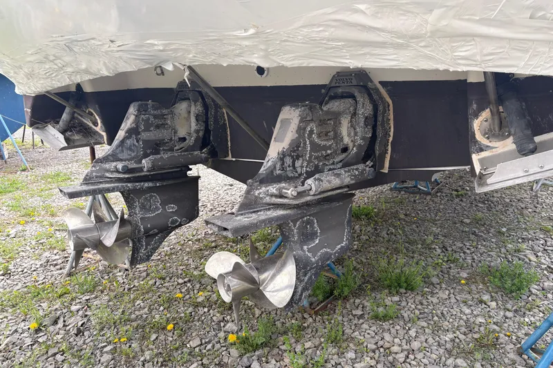 Slide: The Image of 1999 Four Winns 328 Vista boat propellers and stern drive on gravel. - 47