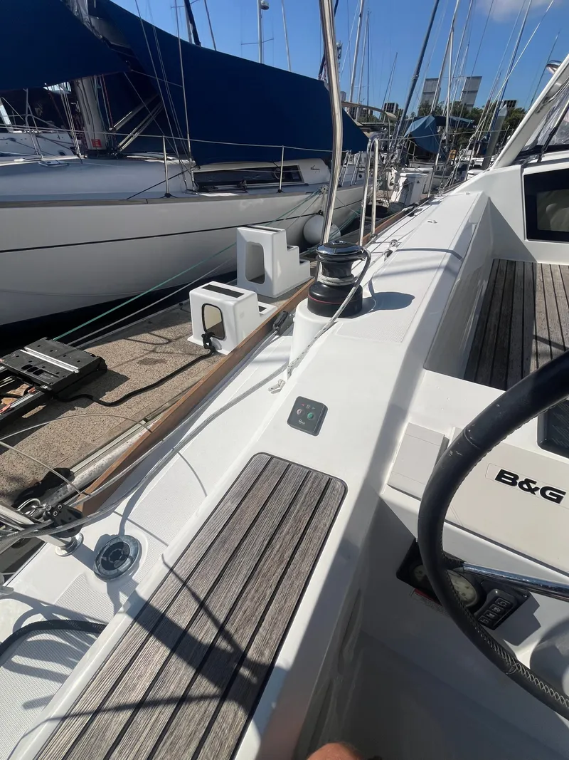 Slide: The Image of Beneteau Oceanis 38.1 2019 - 17
