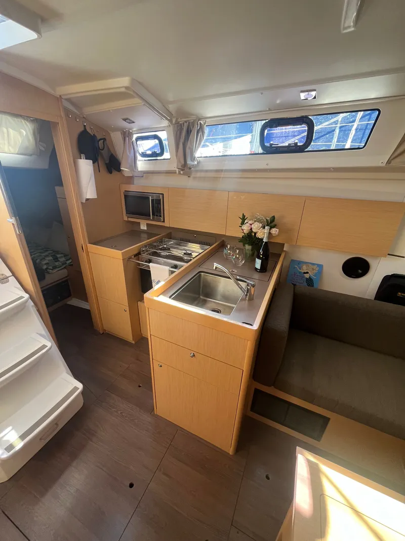Slide: The Image of Beneteau Oceanis 38.1 2019 - 28