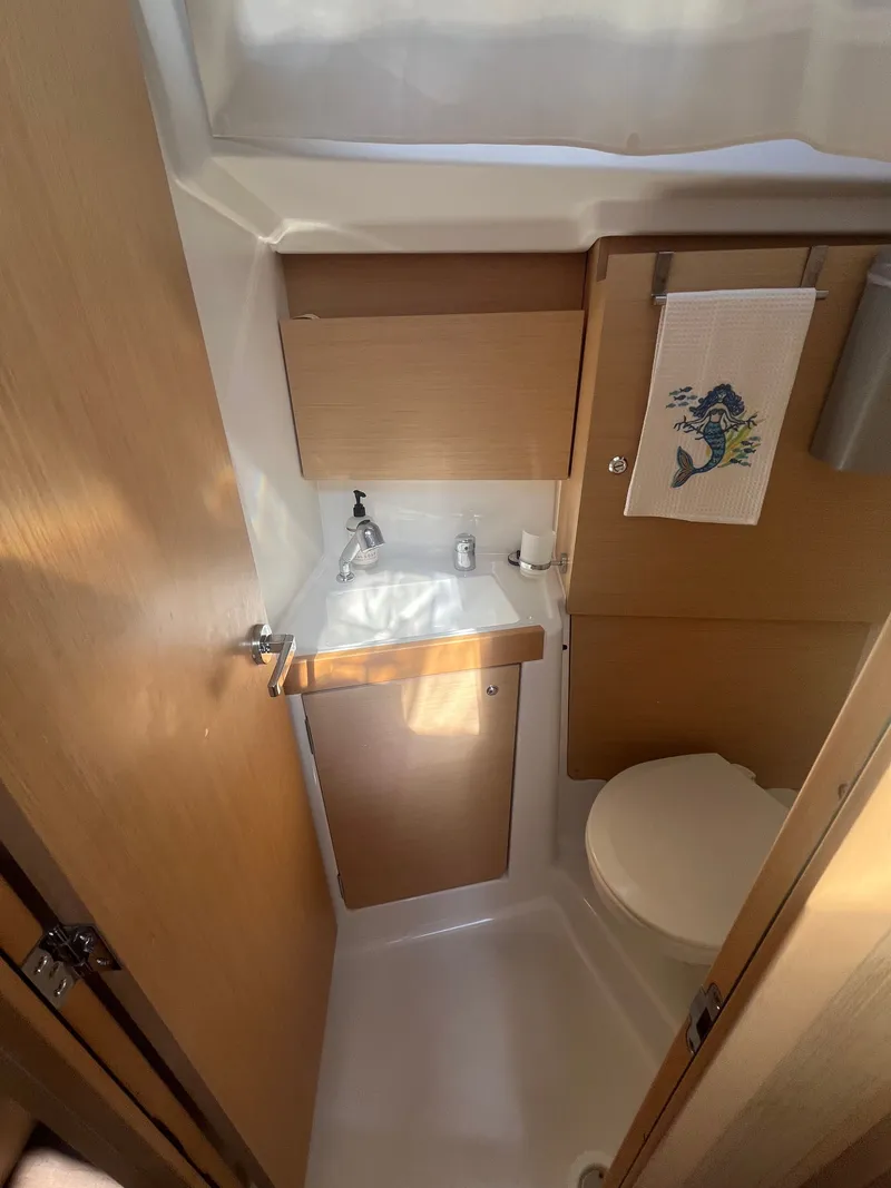 Slide: The Image of Beneteau Oceanis 38.1 2019 - 43