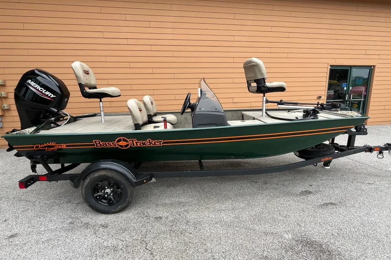 The Image of Tracker Bass Tracker Classic Limited 2026 - 0