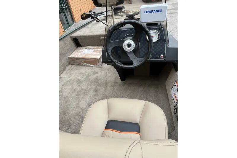Slide: The Image of Tracker Bass Tracker Classic Limited 2026 - 4