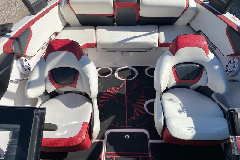 Slide: The Image of Interior of 2014 Scarab 195 H.O. Impulse boat with red and white seating. - 9