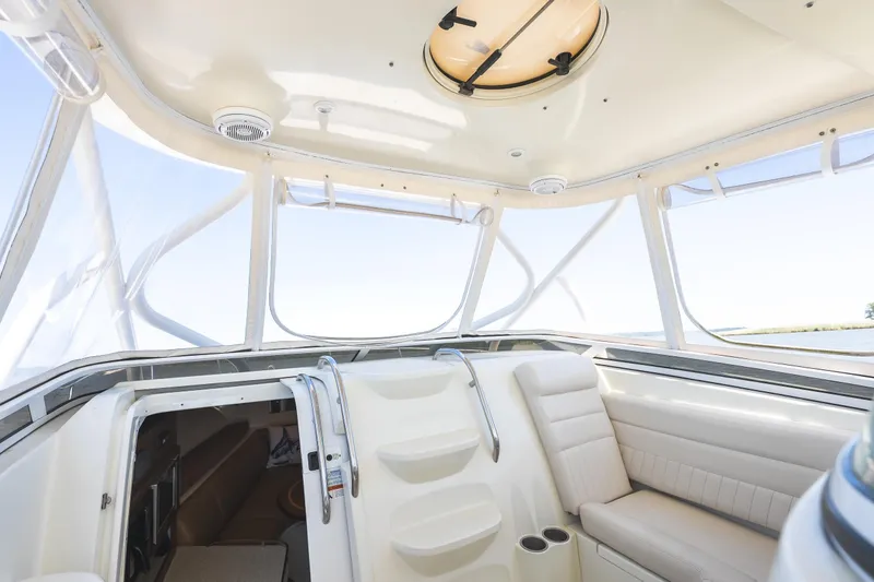 Slide: The Image of Interior view of 2008 Hydrosport 3500 VX boat with seating and hatch. - 18