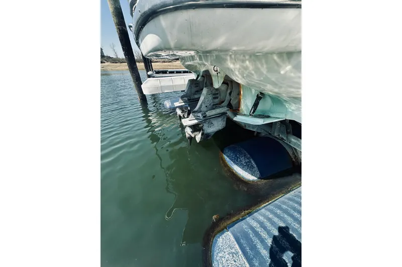 Slide: The Image of 1999 Cranchi Endurance 39 boat stern view with propellers in water. - 40