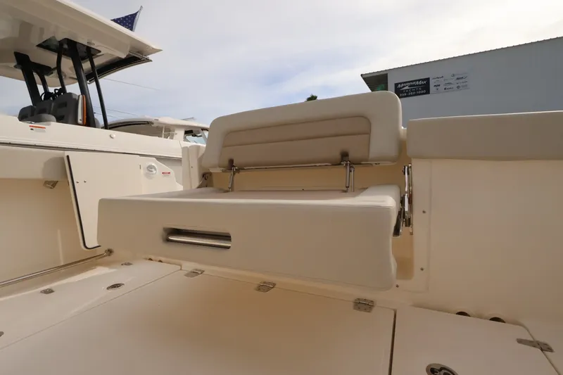 Slide: The Image of The 2027 Boston Whaler 280 Vantage features a foldable bench seat in the aft area. - 11