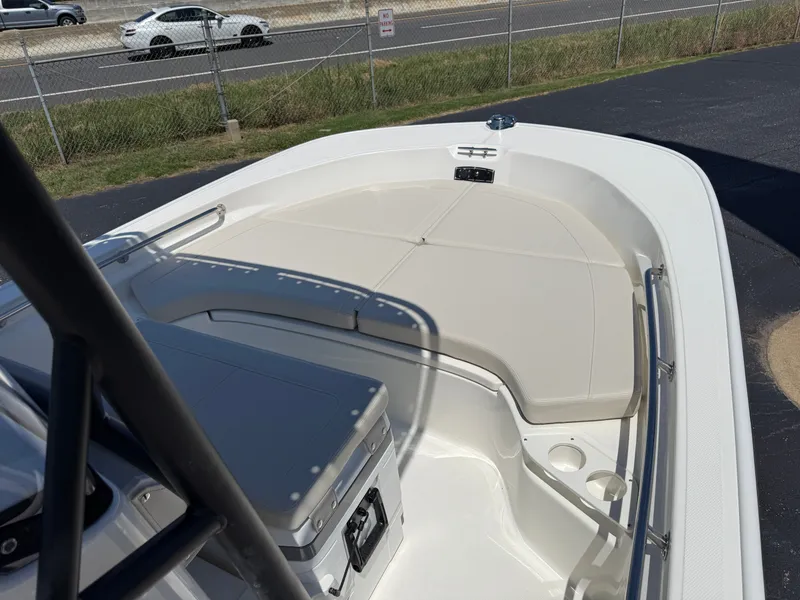 Slide: The Image of Boston Whaler 190 Montauk 2027 - 10