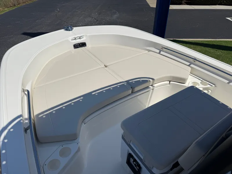 Slide: The Image of Boston Whaler 190 Montauk 2027 - 11