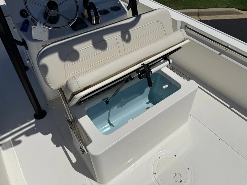 Slide: The Image of Boston Whaler 190 Montauk 2027 - 8