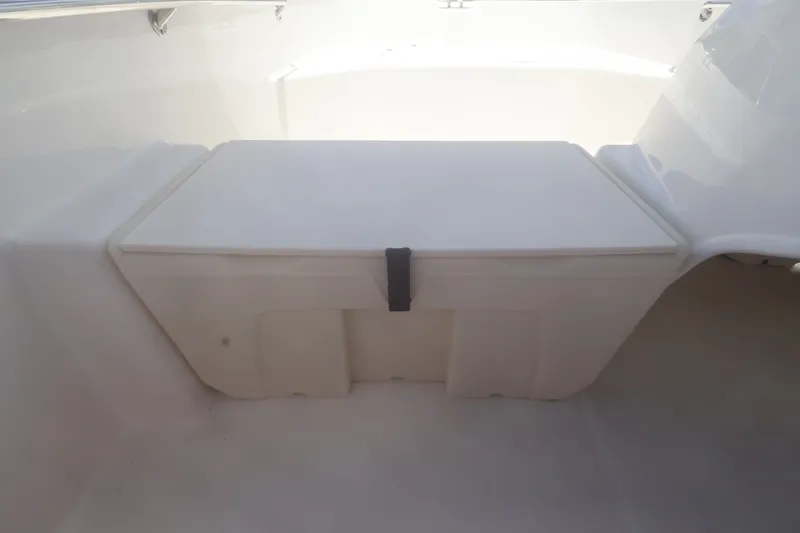 Slide: The Image of Boston Whaler 160 Super Sport 2027 - 12