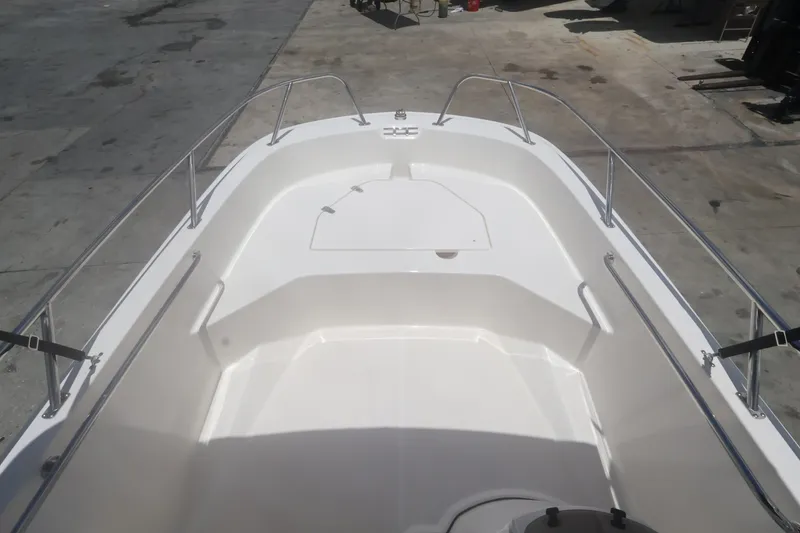 Slide: The Image of Boston Whaler 160 Super Sport 2027 - 13