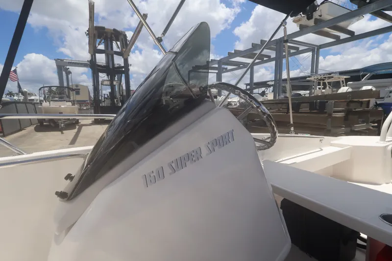 Slide: The Image of Boston Whaler 160 Super Sport 2027 - 14