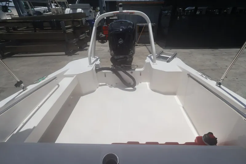 Slide: The Image of Boston Whaler 160 Super Sport 2027 - 15