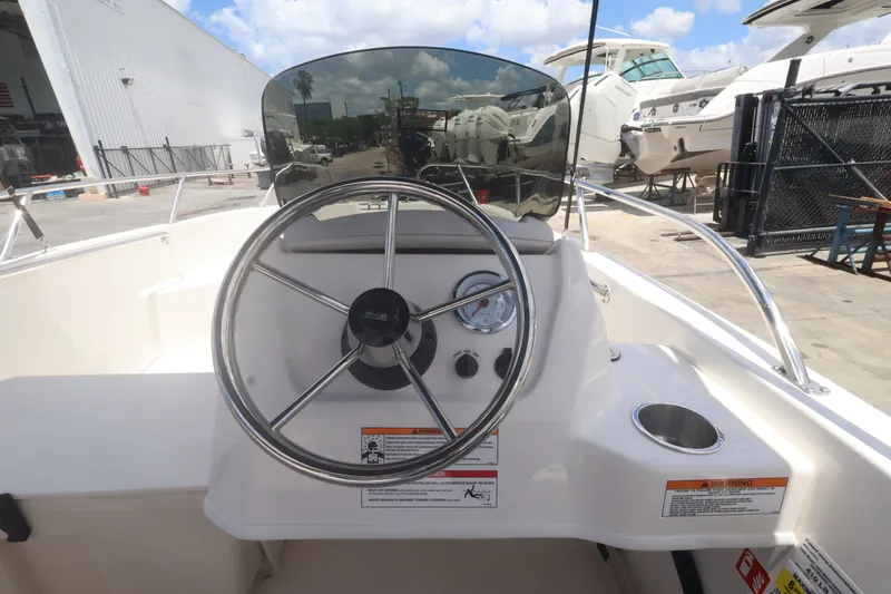 Slide: The Image of Boston Whaler 160 Super Sport 2027 - 10