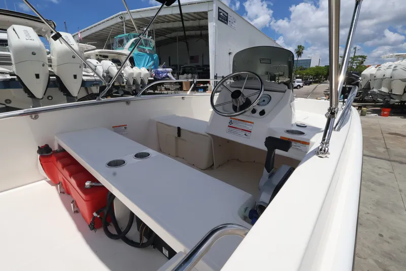 Slide: The Image of Boston Whaler 160 Super Sport 2027 - 9