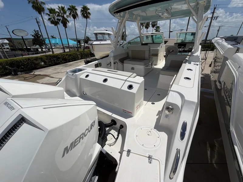 Slide: The Image of Boston Whaler 280 Vantage 2027 - 12