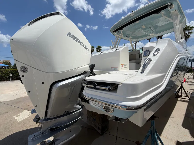 Slide: The Image of Boston Whaler 280 Vantage 2027 - 11