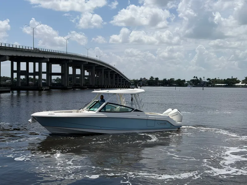 Slide: The Image of Boston Whaler 280 Vantage 2027 - 6